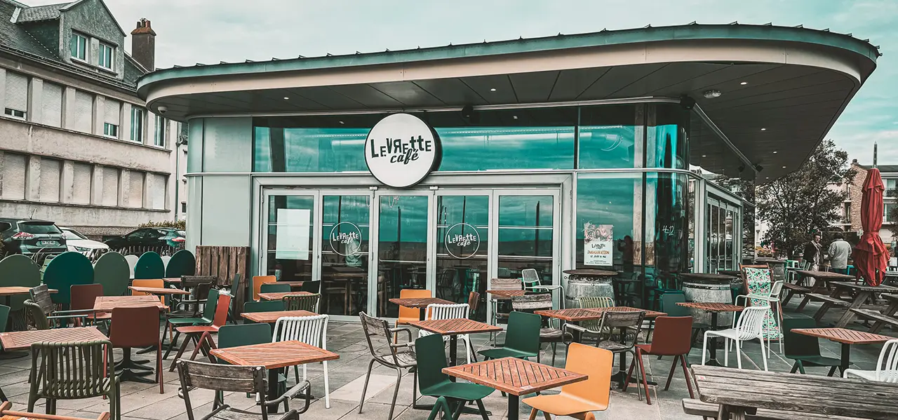 https://www.levrettecafe.fr/wp-content/uploads/2024/04/Photo-site-devanture-LC-St-Nazaire.webp
