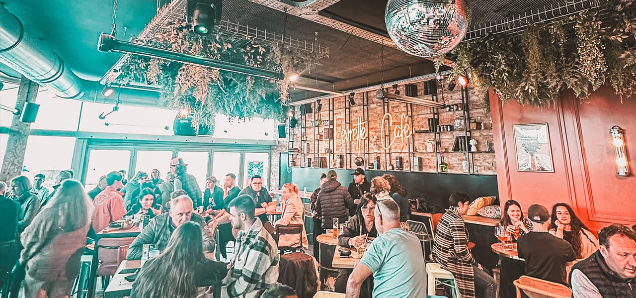 https://www.levrettecafe.fr/wp-content/uploads/2024/04/Photo-site-interieur-LC-St-Nazaire.jpg